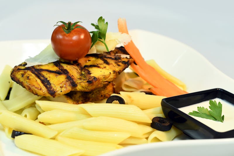 Rigatoni pasta with vodka sauce and chicken